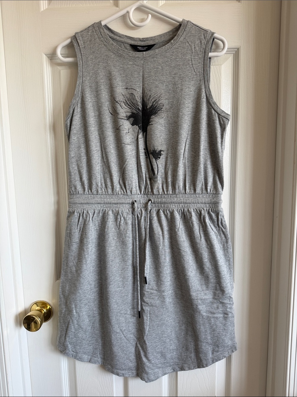 Simply Vera Vera Wang Grey Sleeveless Midi Dress with Black Floral Graphic